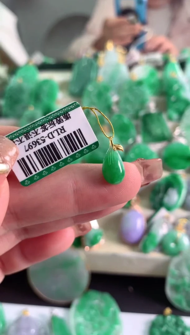 【闪购商品】翡翠吊坠(不含链)18K金镶嵌挂件