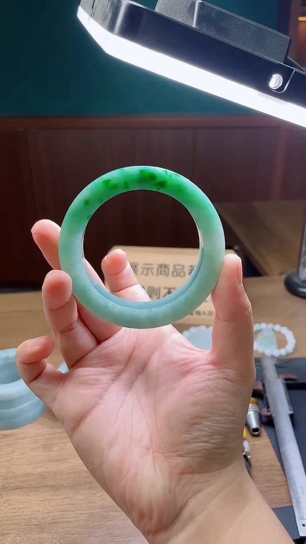 定制翡翠手镯未镶嵌定制
