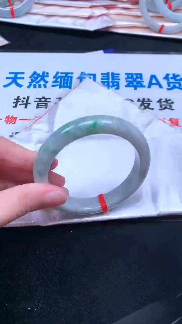 未镶嵌手镯翡翠.