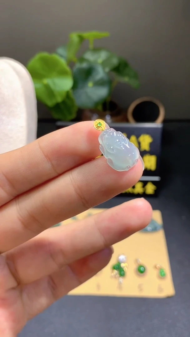 颈饰18K金镶嵌翡翠翡翠A货