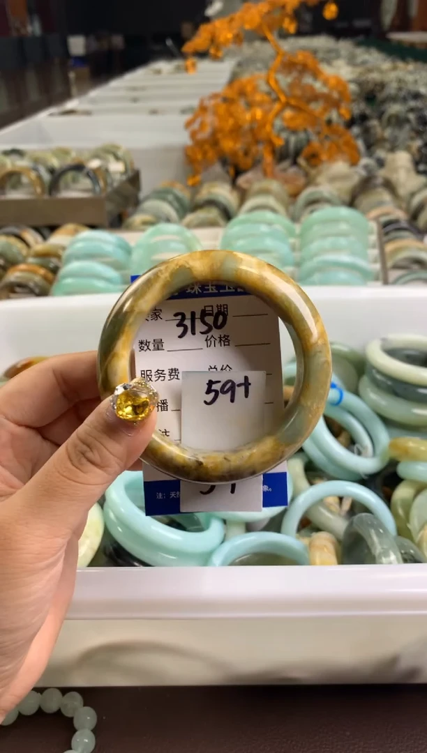 【闪购商品】蛇纹石玉手镯未镶嵌3150