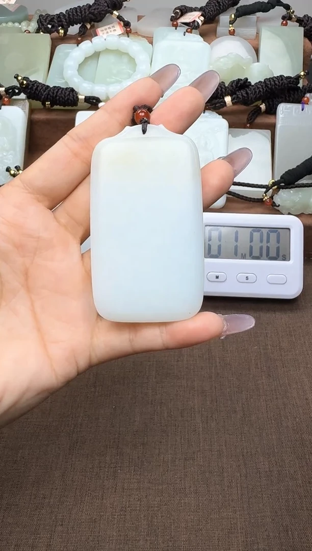 颈饰未镶嵌和田玉刘***2刘某