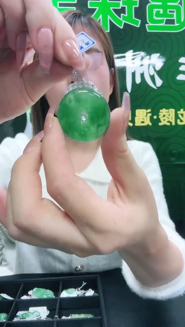 未镶嵌1石英质玉（非洲翠）/0121