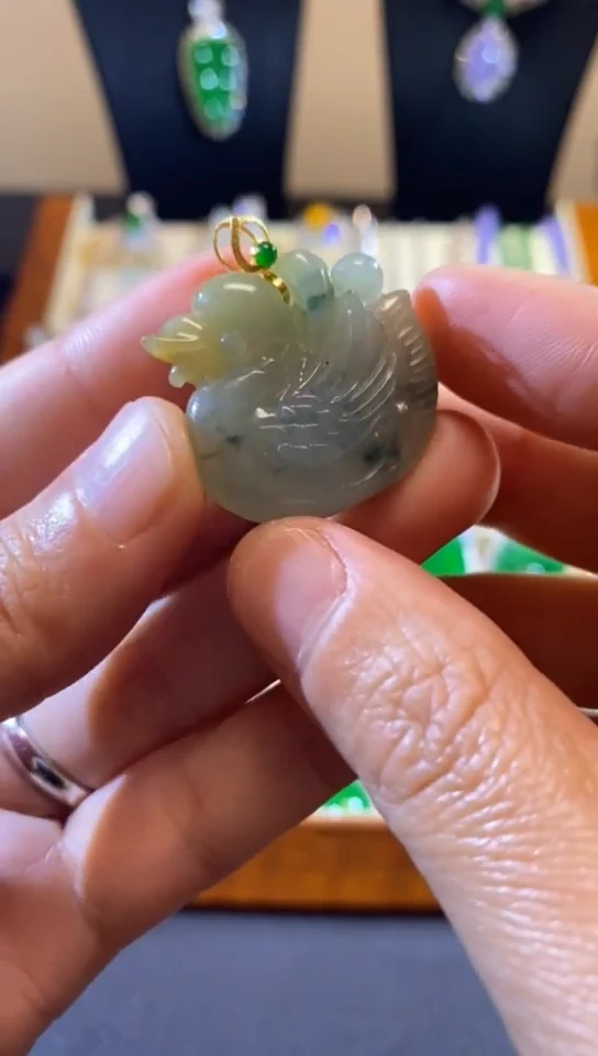 【闪购商品】翡翠吊坠(赠链)18K金镶嵌缅甸天然A货翡翠