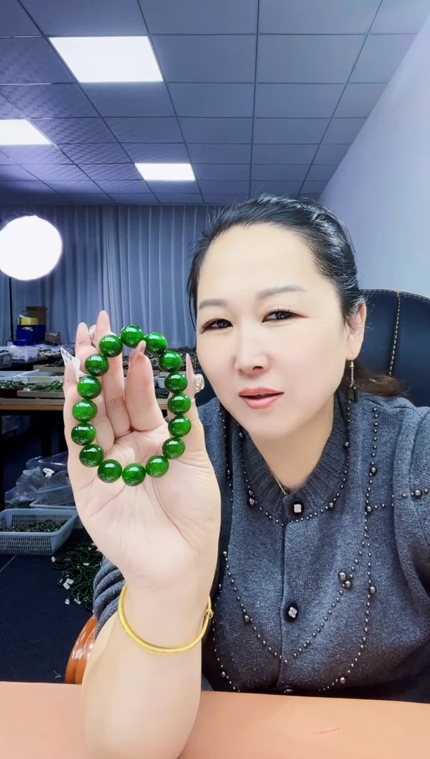 未镶嵌手串和田玉纯天然和田玉俄7碧冰底特细辣阳绿12+