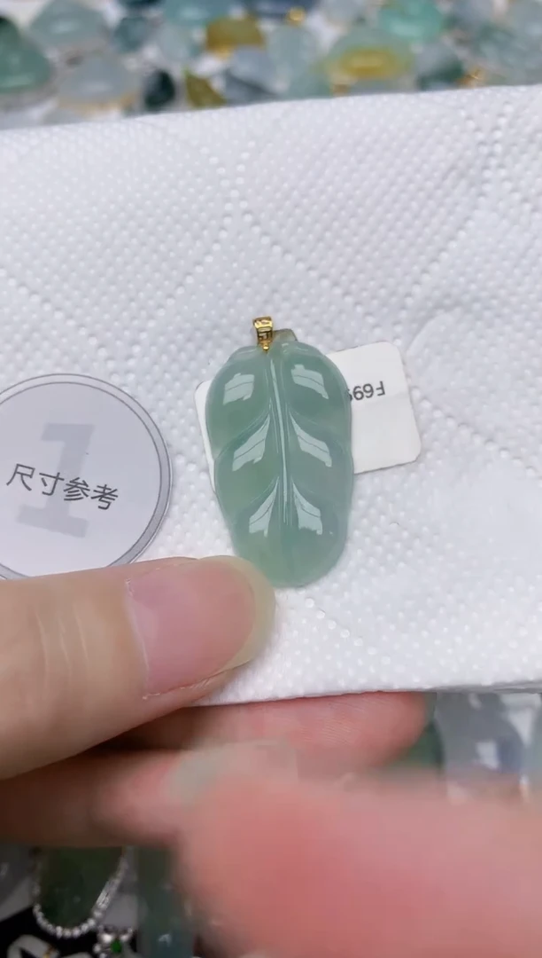翡翠18K金镶嵌颈饰天然A货翡翠