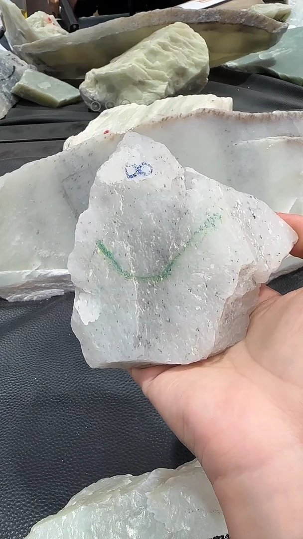 未镶嵌根据客户需求定制和田玉新疆和田玉黑山料天然原石