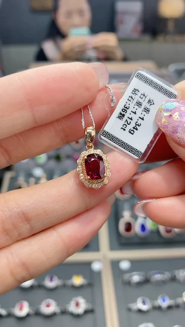 【闪购商品】碧玺颈饰18K金镶嵌1.12