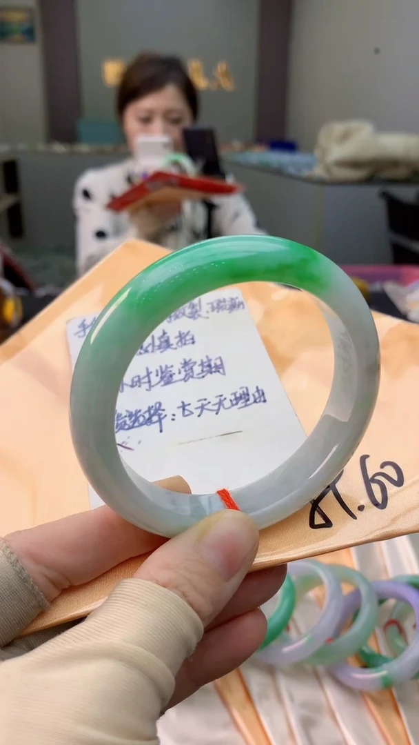 未镶嵌手镯翡翠0500670338