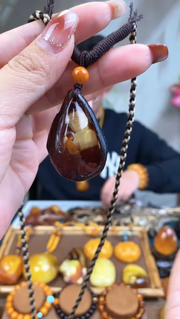 【闪购商品】琥珀裸石未镶嵌基地发货 一物一证 顺丰包邮