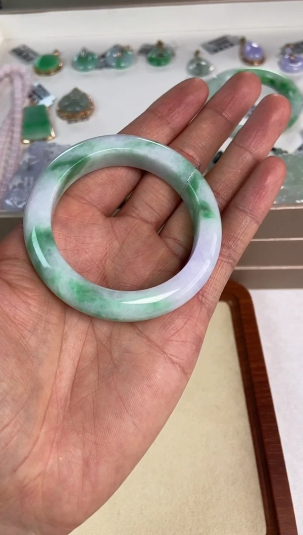 翡翠手镯未镶嵌手镯