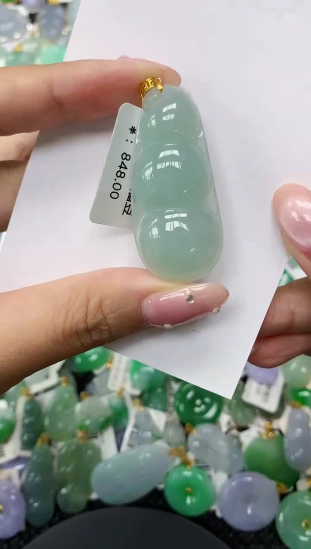 翡翠18K金镶嵌颈饰1111111111