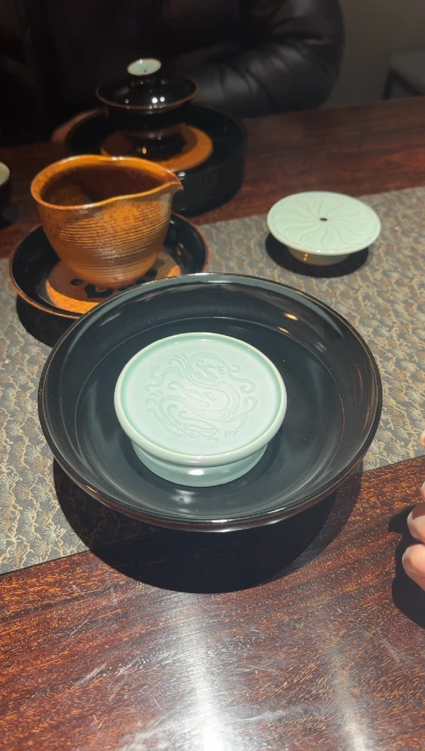 瓷新***册黄灿 墨玉 汉龙壶承两件套