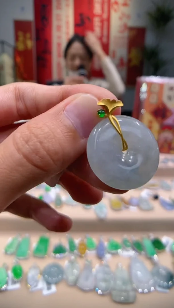 【闪购商品】翡翠吊坠(不含链)18K金镶嵌平安扣