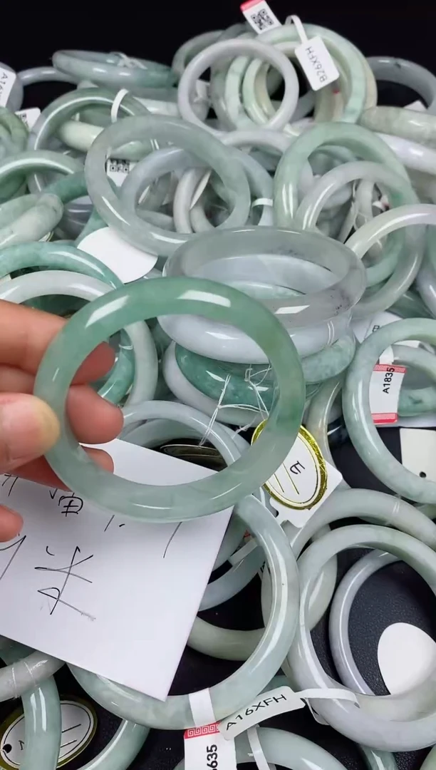 未镶嵌手镯翡翠63