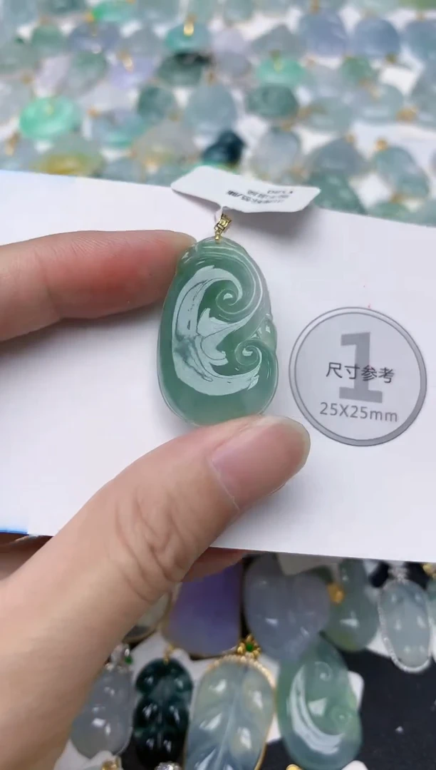 颈饰18K金镶嵌翡翠天然A货翡翠