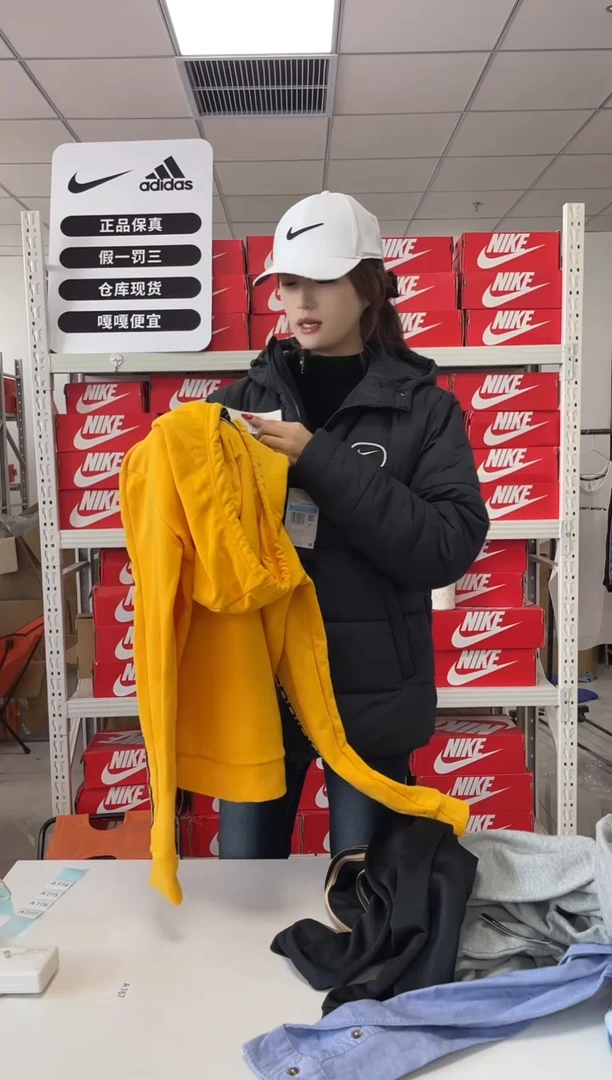 编码309闪购尺码  xs adidas/阿迪达斯卫衣卫裤以直播间过款为主