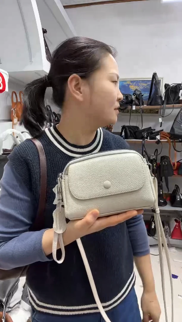 蚕丝感**见白色  小包 真皮