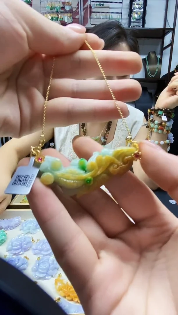 颈饰未镶嵌翡翠吊坠