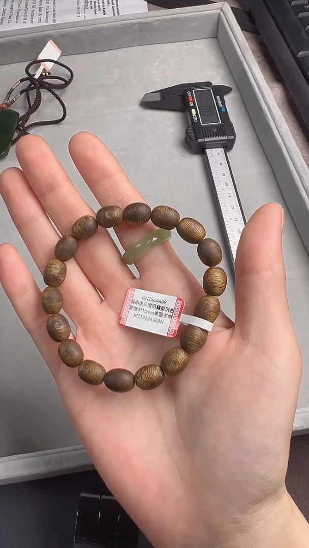 沉香手串QN256A409