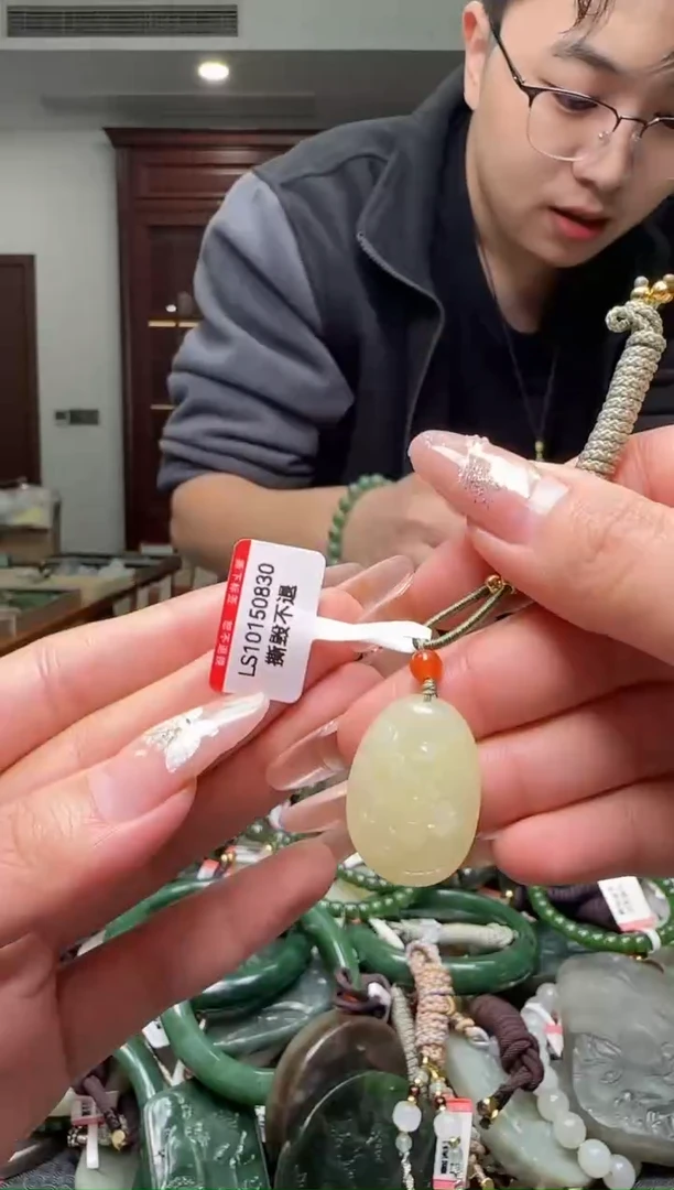 颈饰未镶嵌和田玉多样性发一