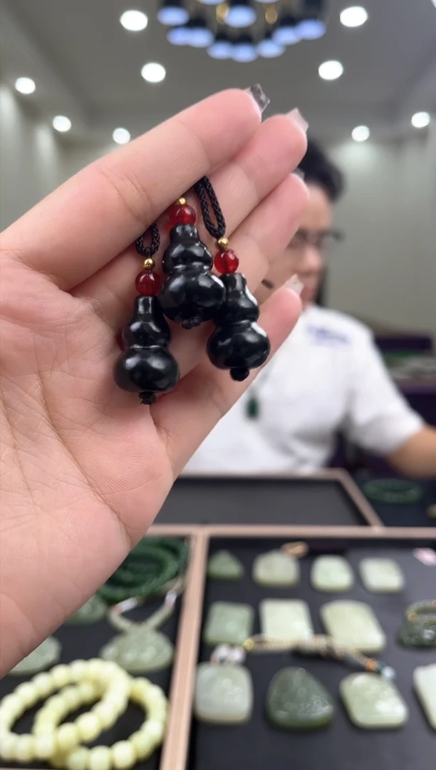 和田玉未镶嵌颈饰多样性发货，一物一拍