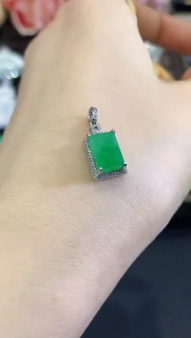 吊坠(不含链)18K金镶嵌翡翠B53