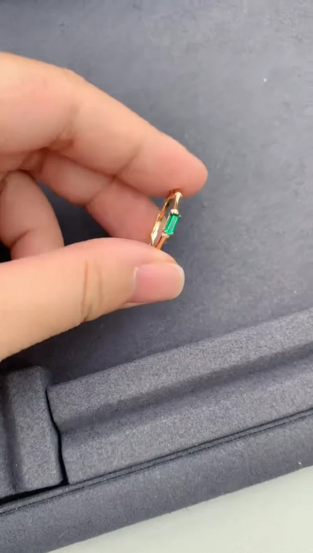 18K金镶嵌戒指祖母绿0.22ct祖母绿  FB