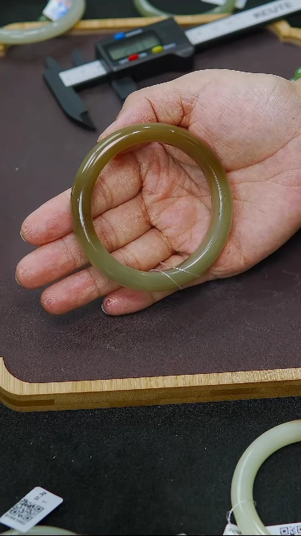 未镶嵌手镯和田玉58+圈口  宽版且末糖手镯