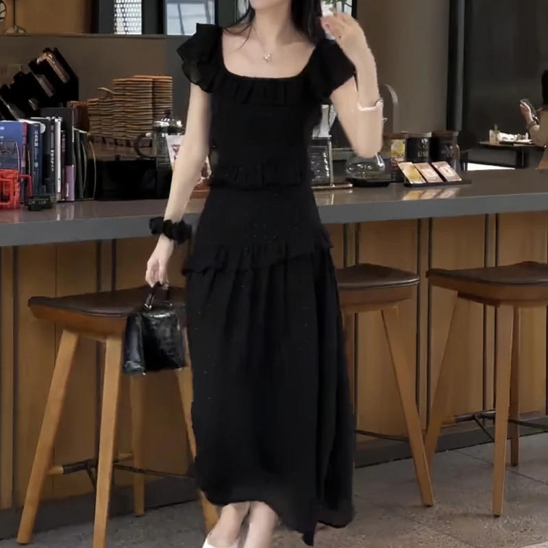 秋季黑色波点小飞袖连衣裙时尚百搭新款修身显瘦不规则荷叶边长裙