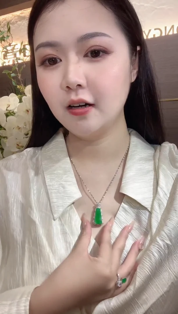 吊坠(不含链)18K金镶嵌翡翠C26