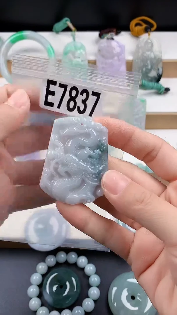 颈饰未镶嵌翡翠天然翡翠吊坠挂件