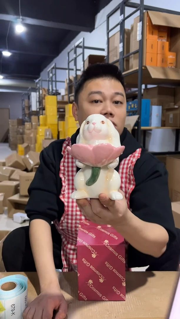 【闪购商品】杯原盒兔子抱花盆摆件