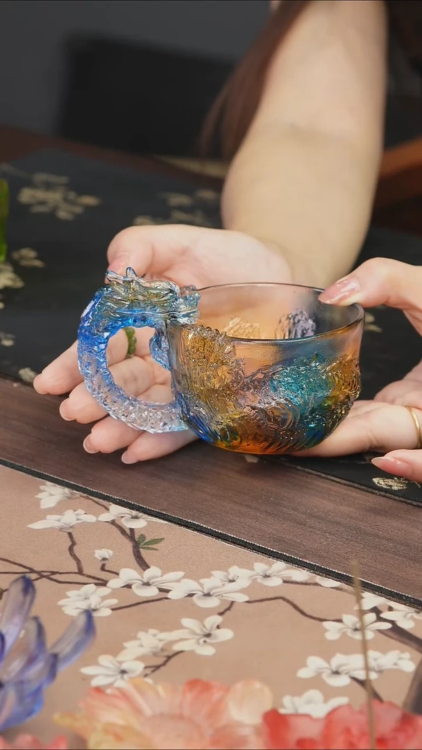 手工艺品琉璃蓝色龙杯