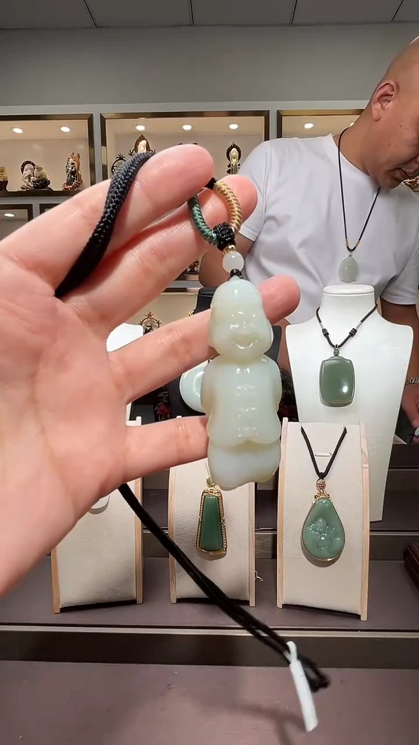 和田玉未镶嵌颈饰苏