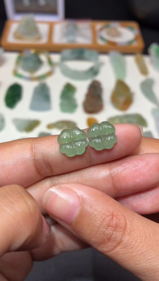 未镶嵌定制翡翠一对花花