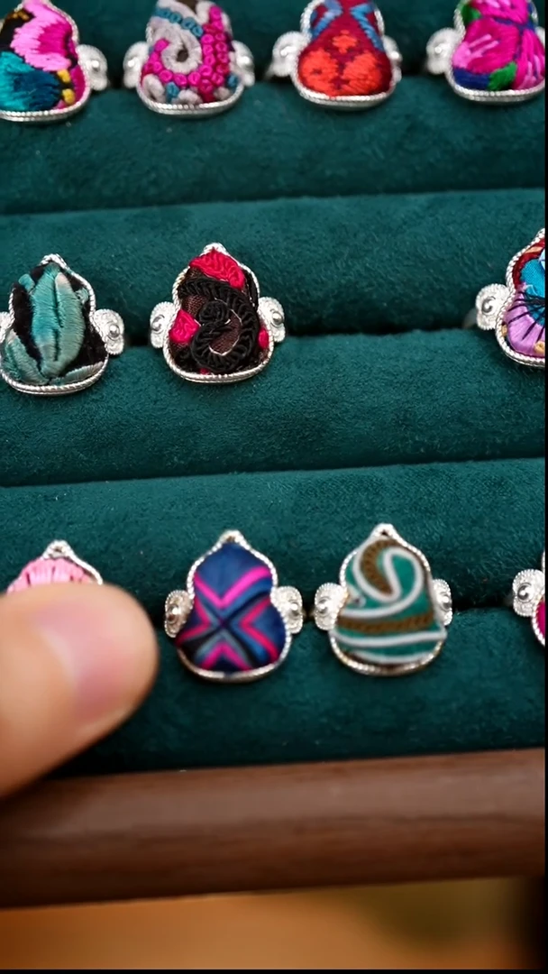 刺绣邱*私人定制苗族手工E369