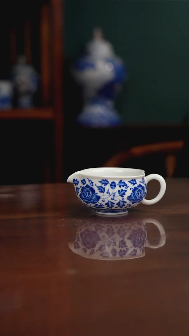 晓月窑青花缠枝牡丹