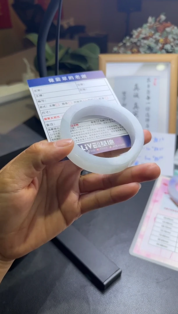 未镶嵌手镯定制翡翠我****笑定制手镯不退不换