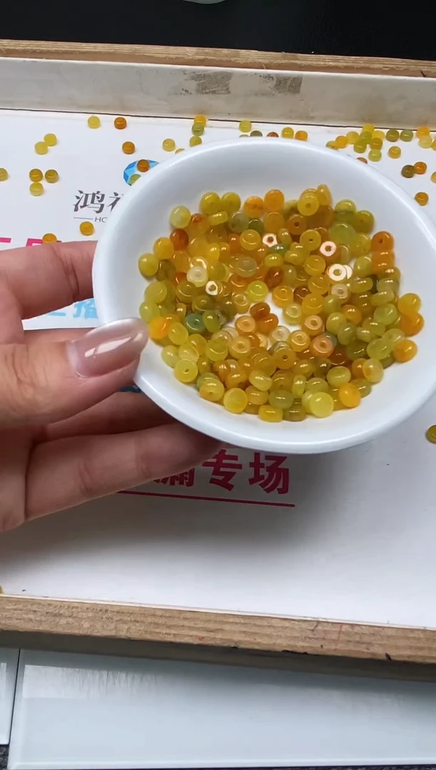 手饰翡翠未镶嵌D629黄翡算盘3*6mm20个9.9元