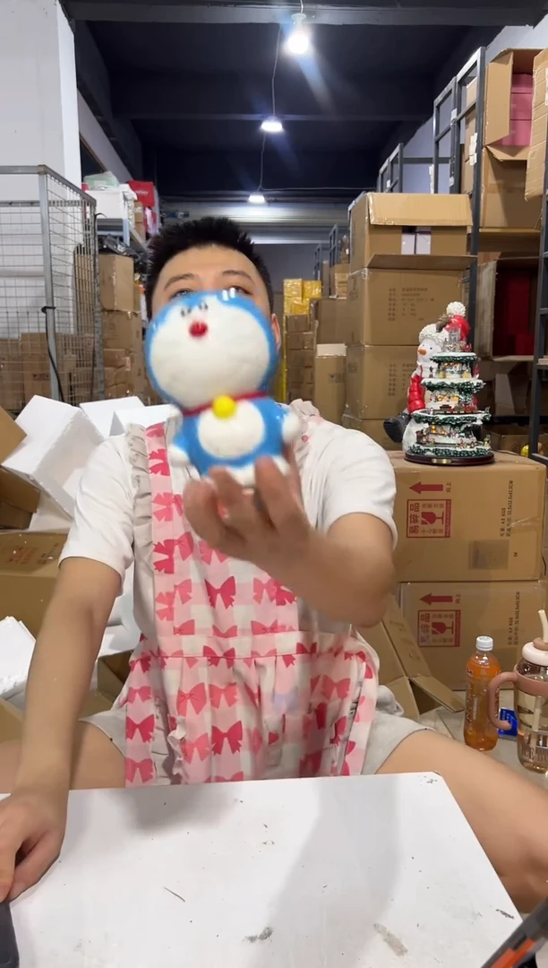 瓷片小号叮当猫存钱罐 有冰裂