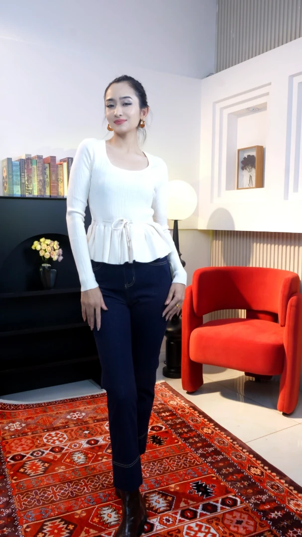 时尚百搭气质牛仔裤3767