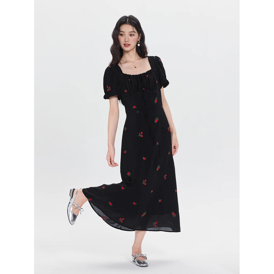 爱蔷薇大码黑色短袖连衣裙女夏刺绣碎花度假长裙气质裙子GT77282