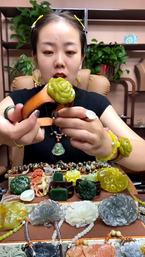 未镶嵌岫玉吊坠多样性发货发其中之一