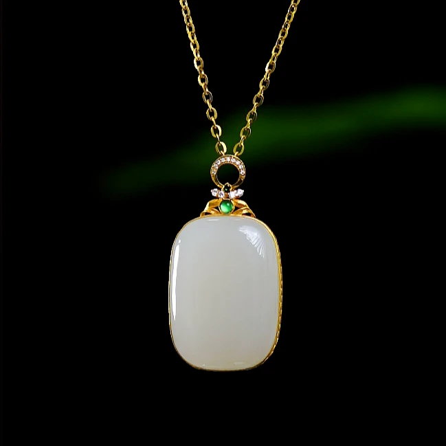 新疆和田玉平安无事牌18k金豪镶镶嵌气质白色时尚简约轻奢