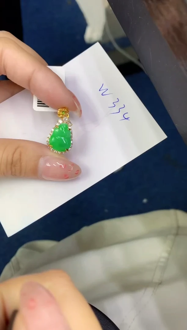 翡翠未镶嵌颈饰缅甸天然翡翠A货