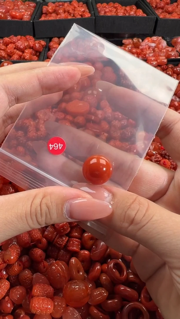 南红玛瑙未镶嵌颈饰1