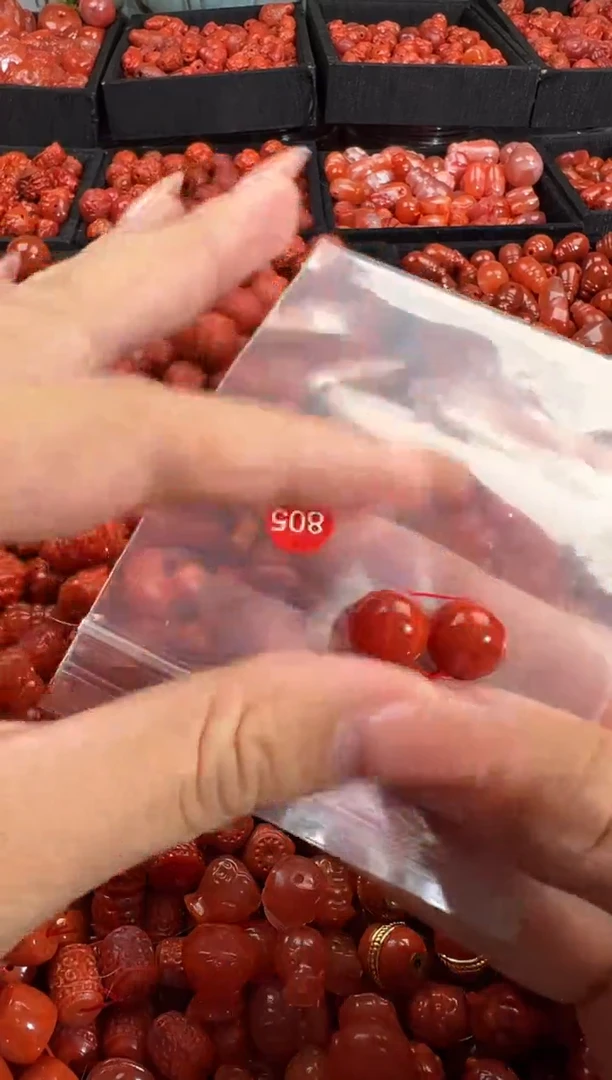 南红玛瑙未镶嵌颈饰1