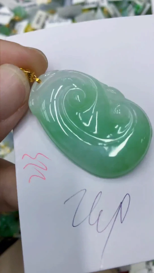 颈饰18K金镶嵌翡翠111111111111