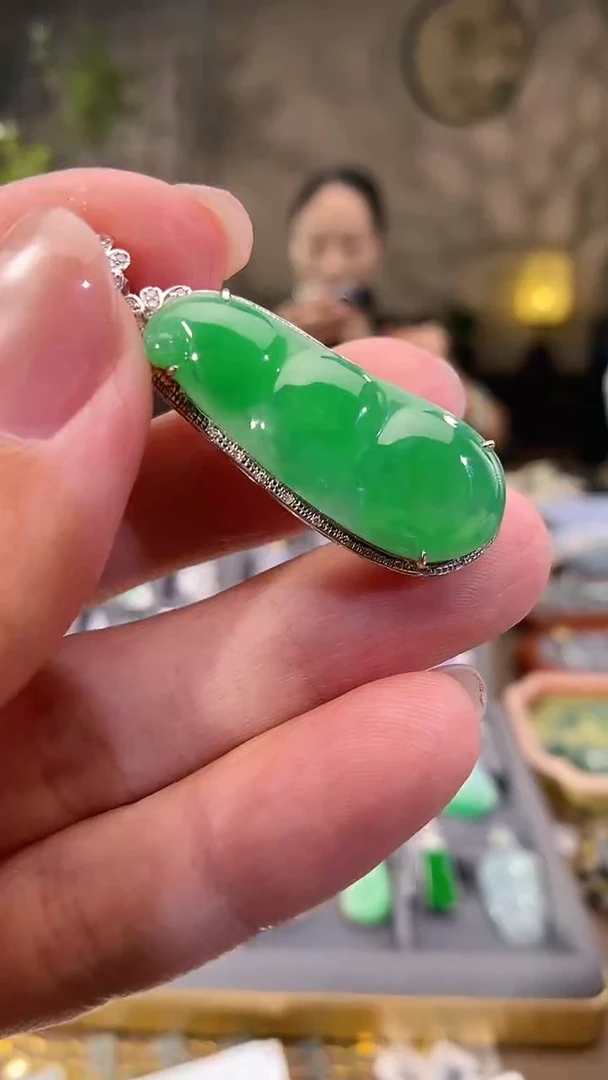 吊坠(不含链)18K金镶嵌翡翠豆子